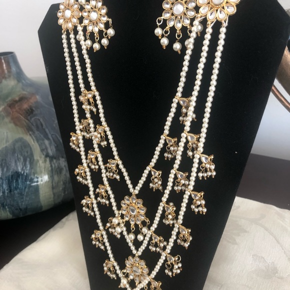 White kundan set - Picture 3 of 5